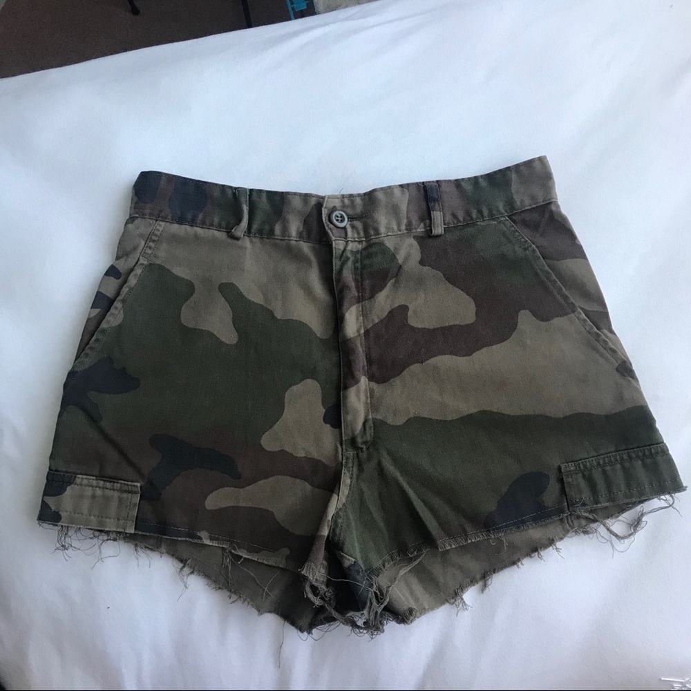 high waisted camo shorts size 29